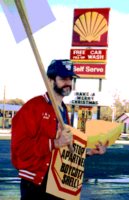picketing a shell station